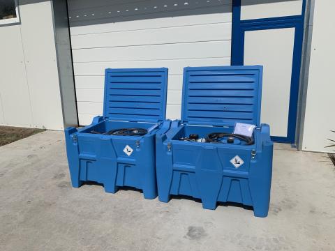 Carrytank 440 literes AdBlue-tartály automata pisztollyal és digitális mérőórával Carrytank 440 literes AdBlue-tartály automata pisztollyal és digitális mérőórával