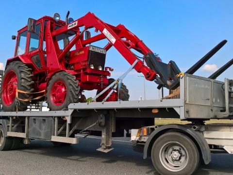 Solt! MTZ,  Dutra,  Zetor,  Pótkocsi,  Bálázó,  Permetező,  Targonca,  Gépszállítás kedvező áron Solt! MTZ,  Dutra,  Zetor,  Pótkocsi,  Bálázó,  Permetező,  Targonca,  Gépszállítás kedvező áron
