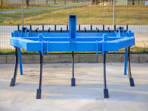 Talajlazító 5 késes, tüskés rögtörővel Talajlazító 5 késes, tüskés rögtörővel