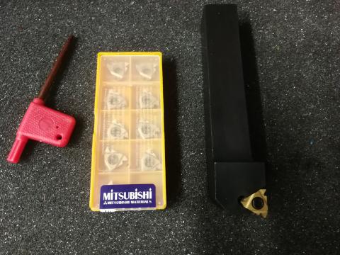 Esztergakés/menetkés 20mm+10db lapkával/SZÁMLA/GARI Esztergakés/menetkés 20mm+10db lapkával/SZÁMLA/GARI