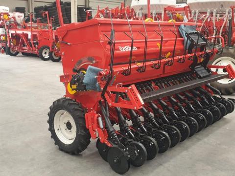 Özdöken Pertum gabona- és aprómagvetőgép