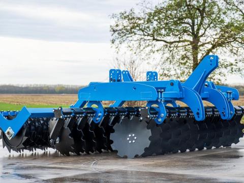 Függesztett rövidtárcsa 3 méteres, packer hengerrel – prémium minőség, magyar gyártás Függesztett rövidtárcsa 3 méteres, packer hengerrel – prémium minőség, magyar gyártás