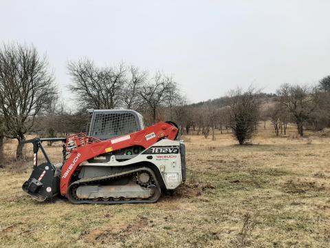 Erdészeti szárzúzás,  tuskómarás Erdészeti szárzúzás,  tuskómarás