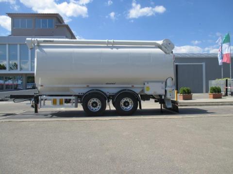 MENCI csigás pótkocsi - 1 óra alatt 60-75 t tápot tárol ki