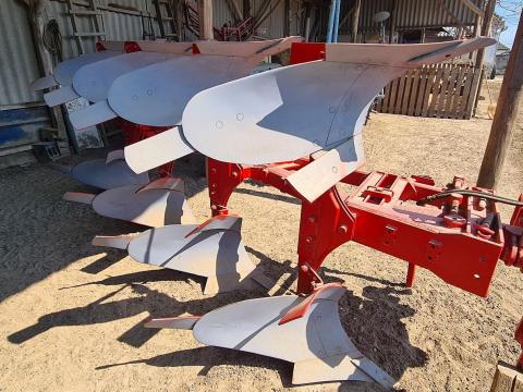 Niemeyer 4 fejes váltvaforgató eke Niemeyer 4 fejes váltvaforgató eke