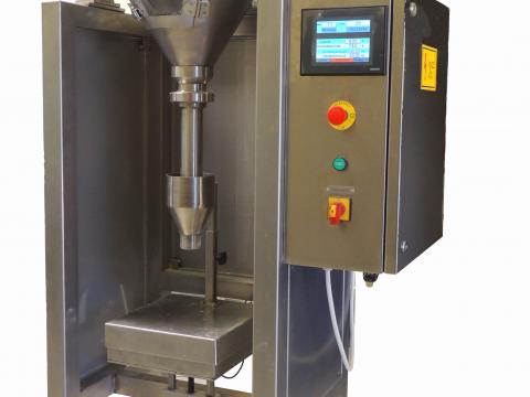 Félautomata lisztcsomagoló gép,  csigás adagoló Félautomata lisztcsomagoló gép,  csigás adagoló