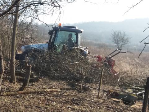 Bérmunka - elhanyagolt területek zúzása Bérmunka - elhanyagolt területek zúzása