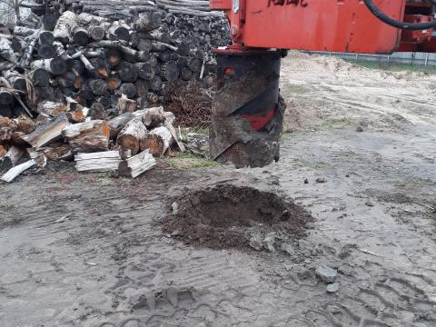 Tuskófúrás, tuskóforgácsolás, tuskómarás, tuskóeltávolítás, tuskókiszedés