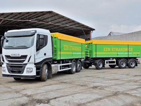 Takarmányszállító billenőplatós tehergépkocsi (3 rekeszes) – tápszállító, terményszállító - PÁLYÁZHATÓ Takarmányszállító billenőplatós tehergépkocsi (3 rekeszes) – tápszállító, terményszállító - PÁLYÁZHATÓ