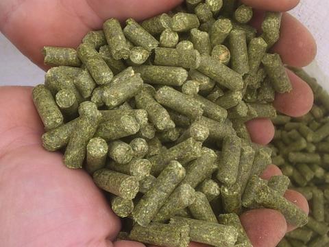 Lucerna,  fűszéna és szalma pellet közvetlenül a gyártótól - Kölked,  Mohács Lucerna,  fűszéna és szalma pellet közvetlenül a gyártótól - Kölked,  Mohács