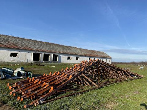 Acél tetőszerkezet, vasváz, csarnokváz, könnyűszerkezet, gépszín, csarnok, tároló Acél tetőszerkezet, vasváz, csarnokváz, könnyűszerkezet, gépszín, csarnok, tároló