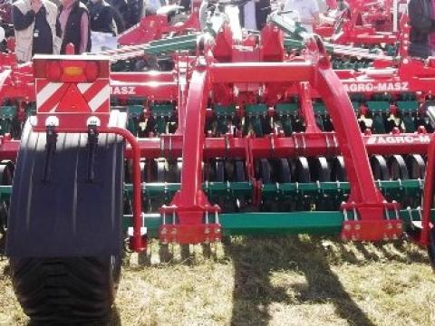 Agro-masz - BT-H-4-5-6 méteres vontatott,  hidraulikus rövidtárcsák,  kedvező áron Agro-masz - BT-H-4-5-6 méteres vontatott,  hidraulikus rövidtárcsák,  kedvező áron