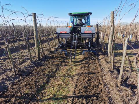 Sasform Vakond mélyműtrágyázó