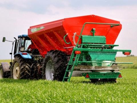 REWO-8200 l Vontatott műtrágyaszóró kedvező áron kapható REWO-8200 l Vontatott műtrágyaszóró kedvező áron kapható