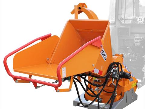DELEKS DK-1500 új kardán meghajtású ágaprító hidraulikus adagolással DELEKS DK-1500 új kardán meghajtású ágaprító hidraulikus adagolással