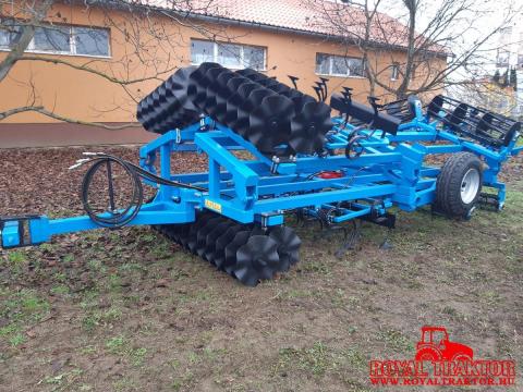 Agrimetal 4,4 m vontatott kompaktor, két tárcsasorral Agrimetal 4,4 m vontatott kompaktor, két tárcsasorral