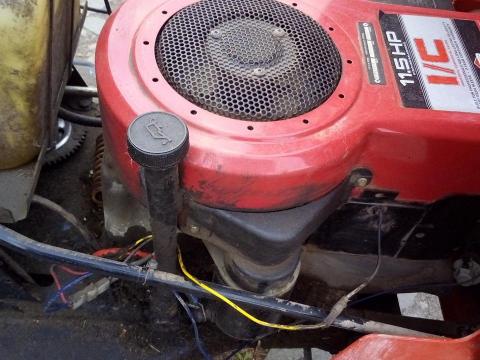 Fűnyírótraktor fűnyíró traktor motor váltó kerék Briggs MTD Honda Murray alkatrész eladó Fűnyírótraktor fűnyíró traktor motor váltó kerék Briggs MTD Honda Murray alkatrész eladó