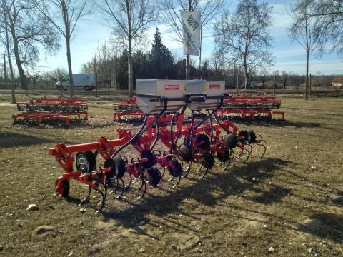 SUK-6F kultivátor műtrágyaszóróval SUK-6F kultivátor műtrágyaszóróval