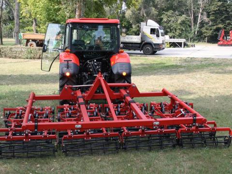 KOMBI-MIX 3,3 -5,6 hidraulikus csukású magágykészítő kompaktor,  kombinátor KOMBI-MIX 3,3 -5,6 hidraulikus csukású magágykészítő kompaktor,  kombinátor