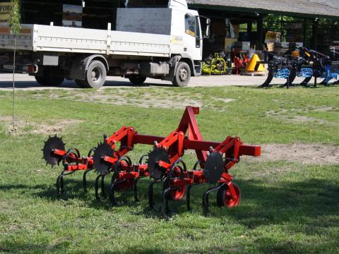 SKM-3F sorközművelő kultivátor SKM-3F sorközművelő kultivátor