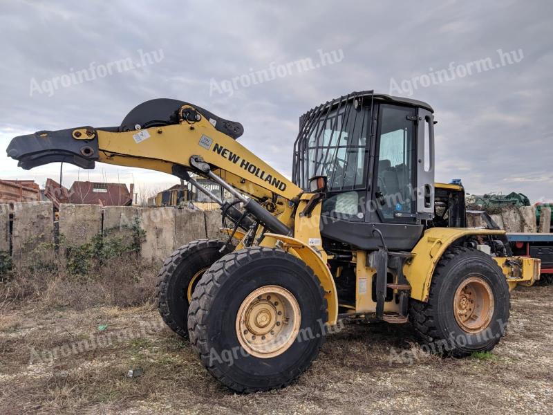 New Holland W130B homlokrakodo alkatresznek