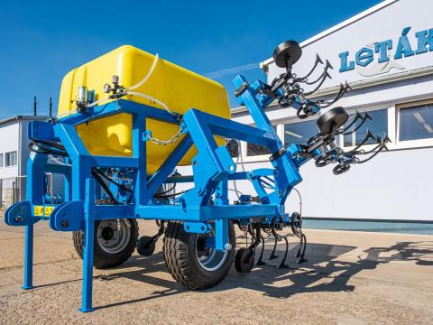 Kultivátor 1000L-es folyékony műtrágyakijuttatóval Kultivátor 1000L-es folyékony műtrágyakijuttatóval