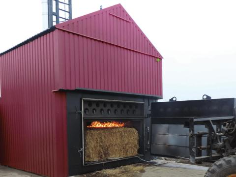 Szalmabálás tüzelésű konténer kazánok kocka és körbálához önálló kültéri elhelyezéssel Szalmabálás tüzelésű konténer kazánok kocka és körbálához önálló kültéri elhelyezéssel