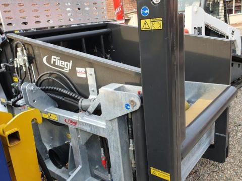 Fliegl Profi Combi bálabontó és kiosztó kocsi Fliegl Profi Combi bálabontó és kiosztó kocsi