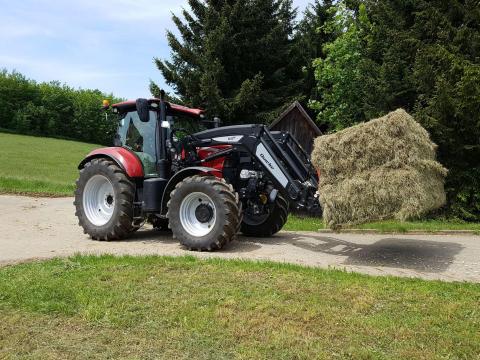 QUICKE Q – Traktorra szerelhető homlokrakodó sorozat QUICKE Q – Traktorra szerelhető homlokrakodó sorozat