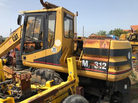 Caterpillar M312 gumikerekes kotro Caterpillar M312 gumikerekes kotro