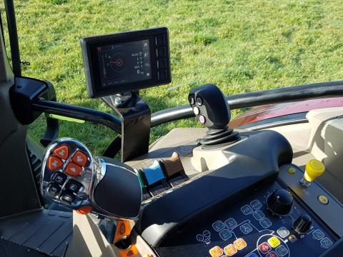 Quicke Q-Companion – Dinamikus súlymérő, szintjelző és karbantartásra figyelmeztető opció