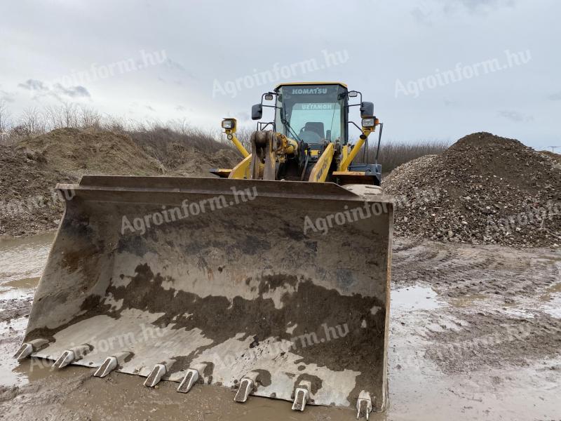 Komatsu WA480 homlokrakodó