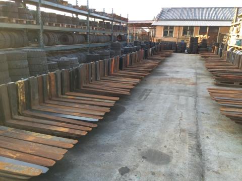 Eladó használt és új targonca emelővilla