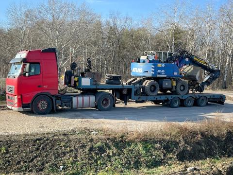 Gépszállítás,  mobilház,  traktor,  kombájn,  építőipari gépek,  túlméretes szállítás Gépszállítás,  mobilház,  traktor,  kombájn,  építőipari gépek,  túlméretes szállítás