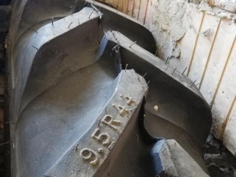 Eladó művelő kerékgumi