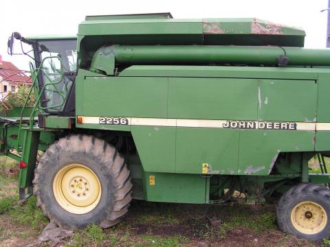 John Deere 2256 bontott alkatrészek John Deere 2256 bontott alkatrészek