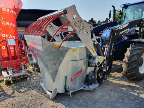 Fliegl takarmánykeverő és kiosztó kanál Fliegl takarmánykeverő és kiosztó kanál