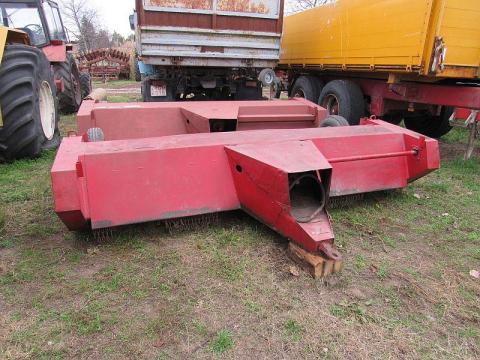 Szolnoki Mezőgép VZ3 félig függesztett 3 méteres vízszintes tengelyű szárzúzó Szolnoki Mezőgép VZ3 félig függesztett 3 méteres vízszintes tengelyű szárzúzó