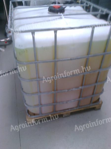 Mezőgazdasági gépmosó, traktor mosó, habtisztítószer IBC tartályban