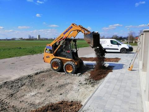 BOBCAT trágyázás és gépi földmunkák BOBCAT trágyázás és gépi földmunkák