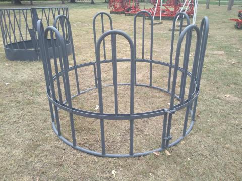 Szarvasmarha körbála etető Szarvasmarha körbála etető