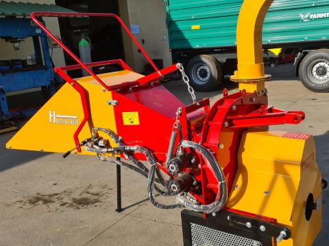 Weifang Fred Machinery WC-8H traktorhajtású faaprító Weifang Fred Machinery WC-8H traktorhajtású faaprító