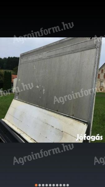 Emelőhátfal teherautó