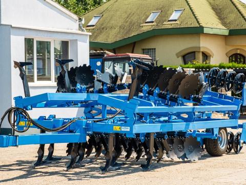 Grubber rövidtárcsával (4 m) videóval Grubber rövidtárcsával (4 m) videóval