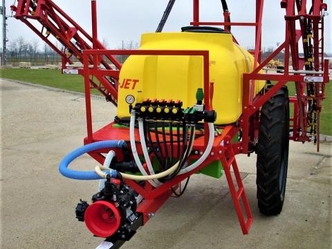 G-JET 2200/18 Vontatott szántóföldi permetező,  kedvező áron G-JET 2200/18 Vontatott szántóföldi permetező,  kedvező áron
