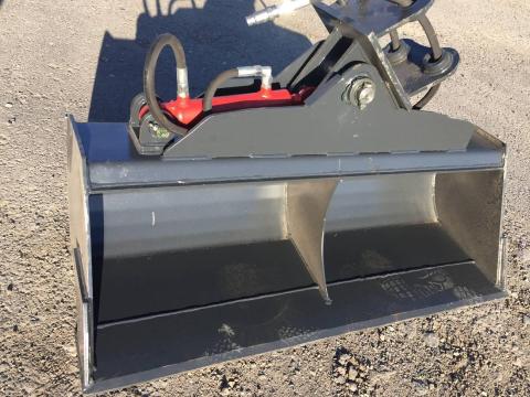 CAT 2-4 t Minikotró Hidraulikus Rézsűkanál Nyomástartóval JCB 8025-8035