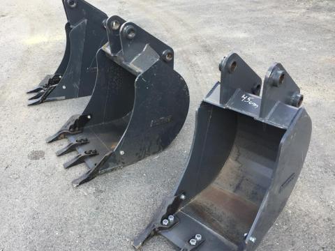 JCB 3CX,  4CX,  Komatsu,  New Holland,  Volvo 60 cm új mélyásó kanál