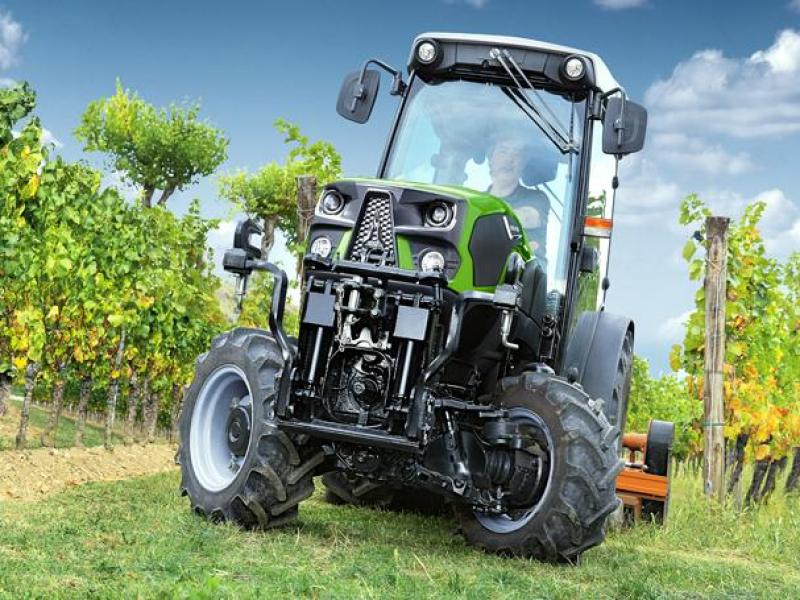 ÚJ DEUTZ-FAHR 5095 - 5105 DF KESKENNYOMTÁVÚ SZŐLÉSZETI GYÜMÖLCSÖS TRAKTOR KÉSZLETRŐL