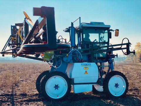 Huniper-FREMA Aiglon 80 önjáró permetezőgép – precíziós mezőgazdasági megoldás Huniper-FREMA Aiglon 80 önjáró permetezőgép – precíziós mezőgazdasági megoldás