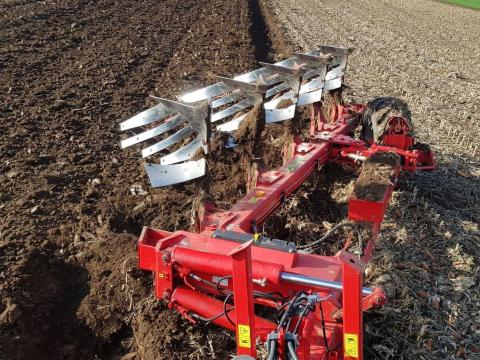 Opall-Agri Orion 6+0 félig függesztett eke 180x180 mm-es gerendellyel Opall-Agri Orion 6+0 félig függesztett eke 180x180 mm-es gerendellyel